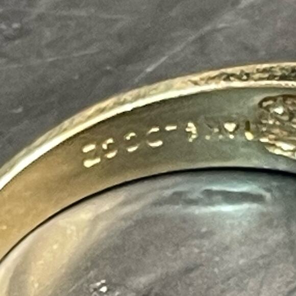 14k Solid Gold and CZ Ring made in Canada Size 8 - Picture 3 of 5